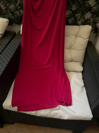 Vestido largo fucsia con abertura