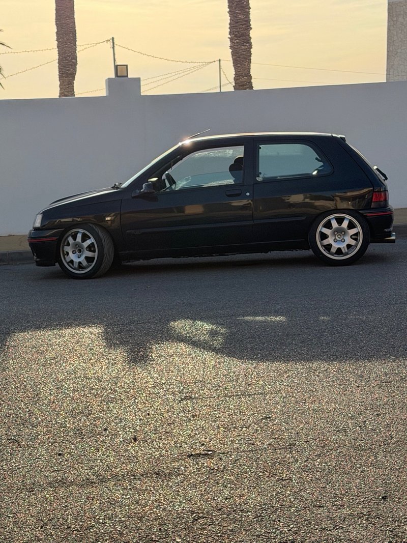 Renault Clio 1.8 16v - foto 1