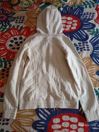 Sudadera Mariposa Tachuelas