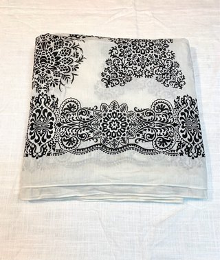 Pañuelo estilo India Algodón Blanco y Negro