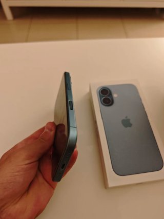 iPhone 16 256GB