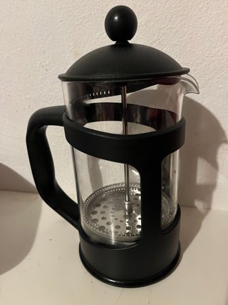 Cafetera de émbolo negra