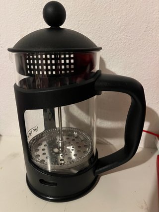 Cafetera de émbolo negra
