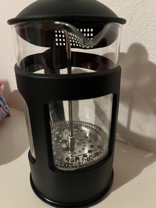 Cafetera de émbolo negra