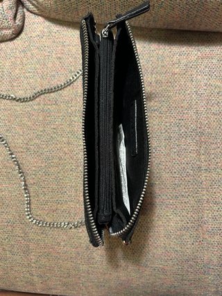 Bolso negro Zara con cadena