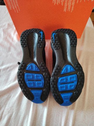Nike Vomero 18 Negro/Azul