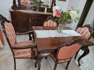 Vitrina antigua ,comedor y aparador