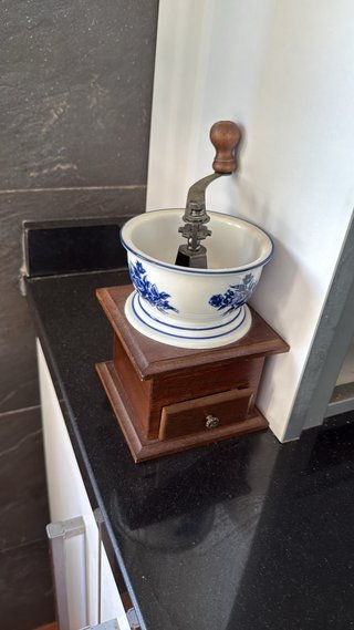 Molinillo de café antiguo madera y cerámica