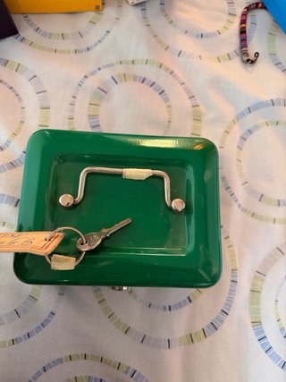 Caja fuerte JOMA verde con llave