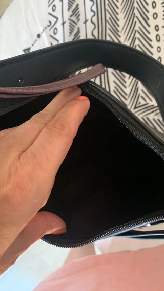 Bolso negro con lunas y aro