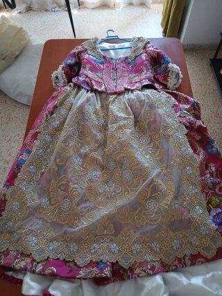 Traje de Fallera Rosa y Dorado