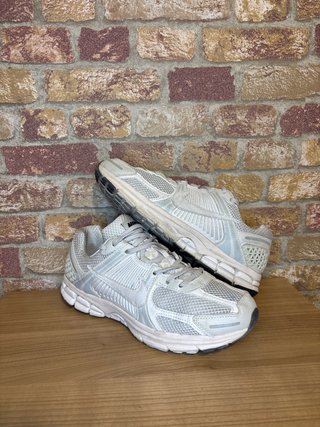 Zapatillas Nike Vomero 5 Plata/Blanco