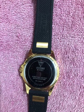 Reloj Guess Dorado y Negro Precio negociable