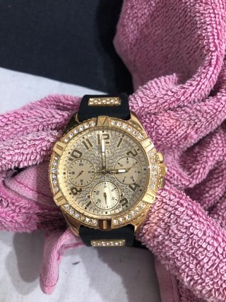 Reloj Guess Dorado y Negro Precio negociable