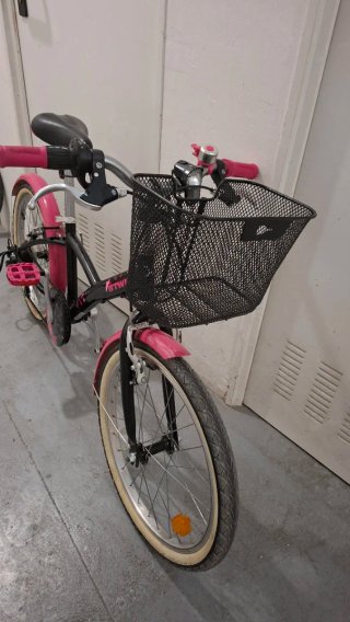 Bicicleta infantil BTWIN negra y rosa 20 pulgadas