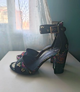 Sandalias tacón estampado floral