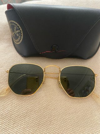 Gafas de sol Ray-Ban doradas y verdes