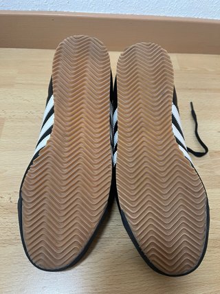 Zapatillas Adidas Negras y Blancas