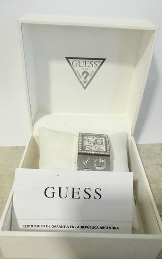 Reloj Guess Plateado y Blanco