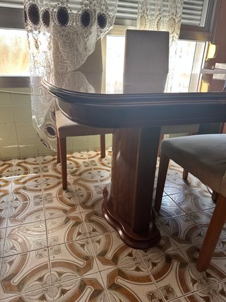 Mesa de salón grande de madera