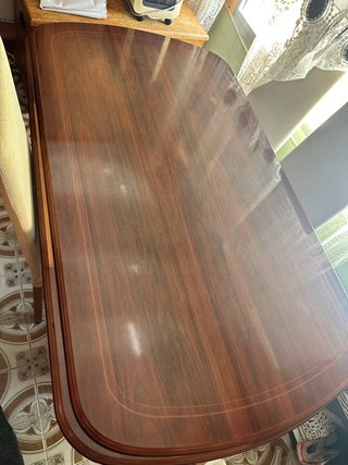 Mesa de salón grande de madera