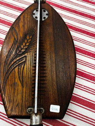 Soporte  de madera con cuchillo para cortar pan