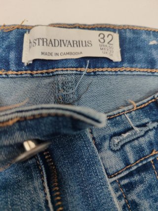 Pantalón vaquero Stradivarius T.32