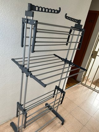 Tendedero vertical plegable con ruedas