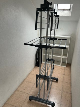 Tendedero vertical plegable con ruedas