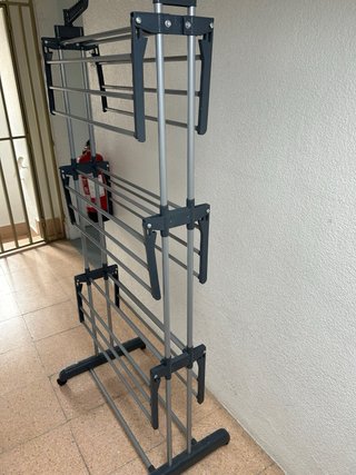 Tendedero vertical plegable con ruedas