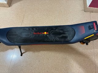 Patinete Eléctrico Red Bull Casi Nuevo