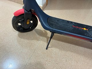 Patinete Eléctrico Red Bull Casi Nuevo