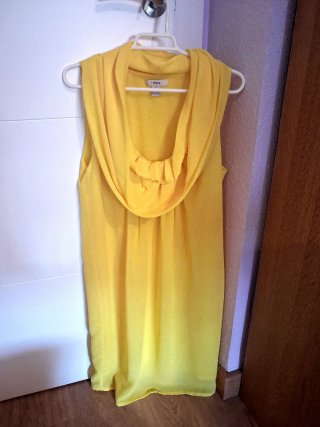 Vestido amarillo sin mangas