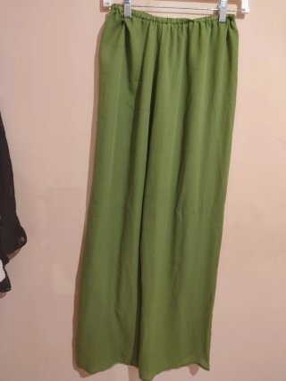 Traje vietnamita mujer verde bordado