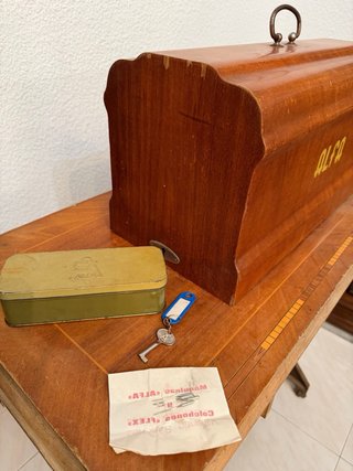 Máquina de coser Alfa antigua