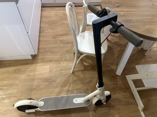 Patinete Eléctrico Xiaomi M365 Blanco