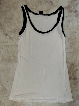 Camiseta sin mangas negra y/o blanca