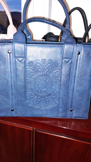 Bolso azul con diseño mandala