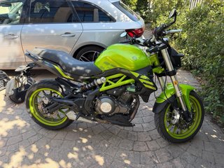 Benelli 302cc Naked Verde y Negra perfecto estado