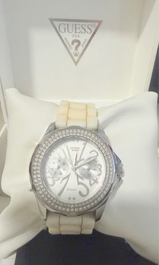 Reloj Guess Mujer Blanco y Plateado
