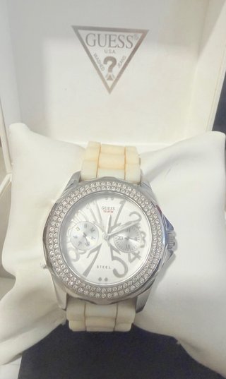 Reloj Guess Mujer Blanco y Plateado