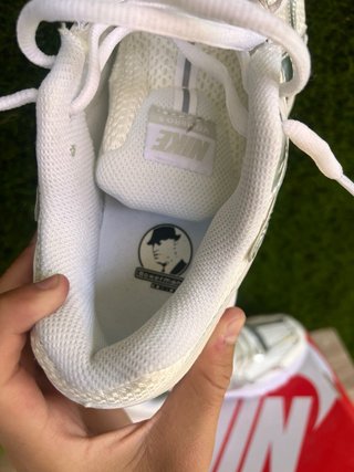 Nike Vomero 5 Blancas y Plateadas