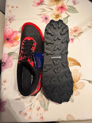 Zapatillas Michelin Negras y Rojas