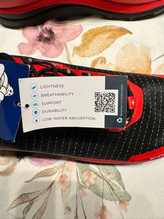 Zapatillas Michelin Negras y Rojas