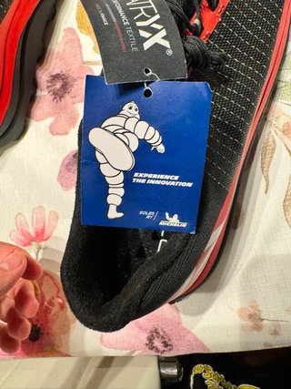 Zapatillas Michelin Negras y Rojas