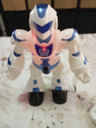 Robot teledirigido con mando
