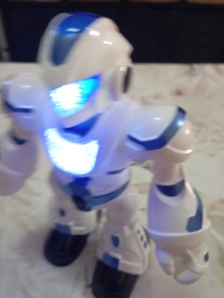 Robot teledirigido con mando