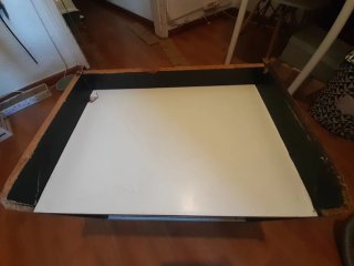 2 muebles auxiliares, madera y piedra natural.