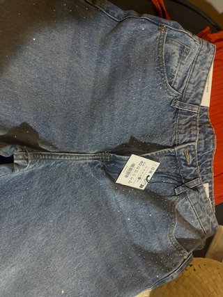 Pantalón vaquero con brillos
