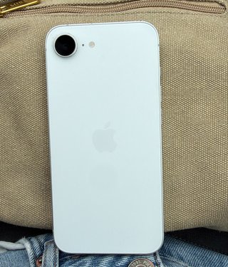 iPhone 16e 128GB - 93% Batería